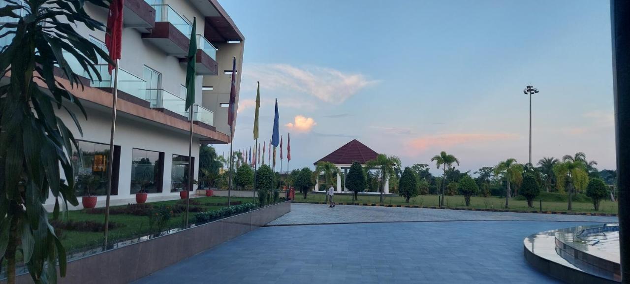 Hotel Mechi Crown Kakarvitta Luaran gambar