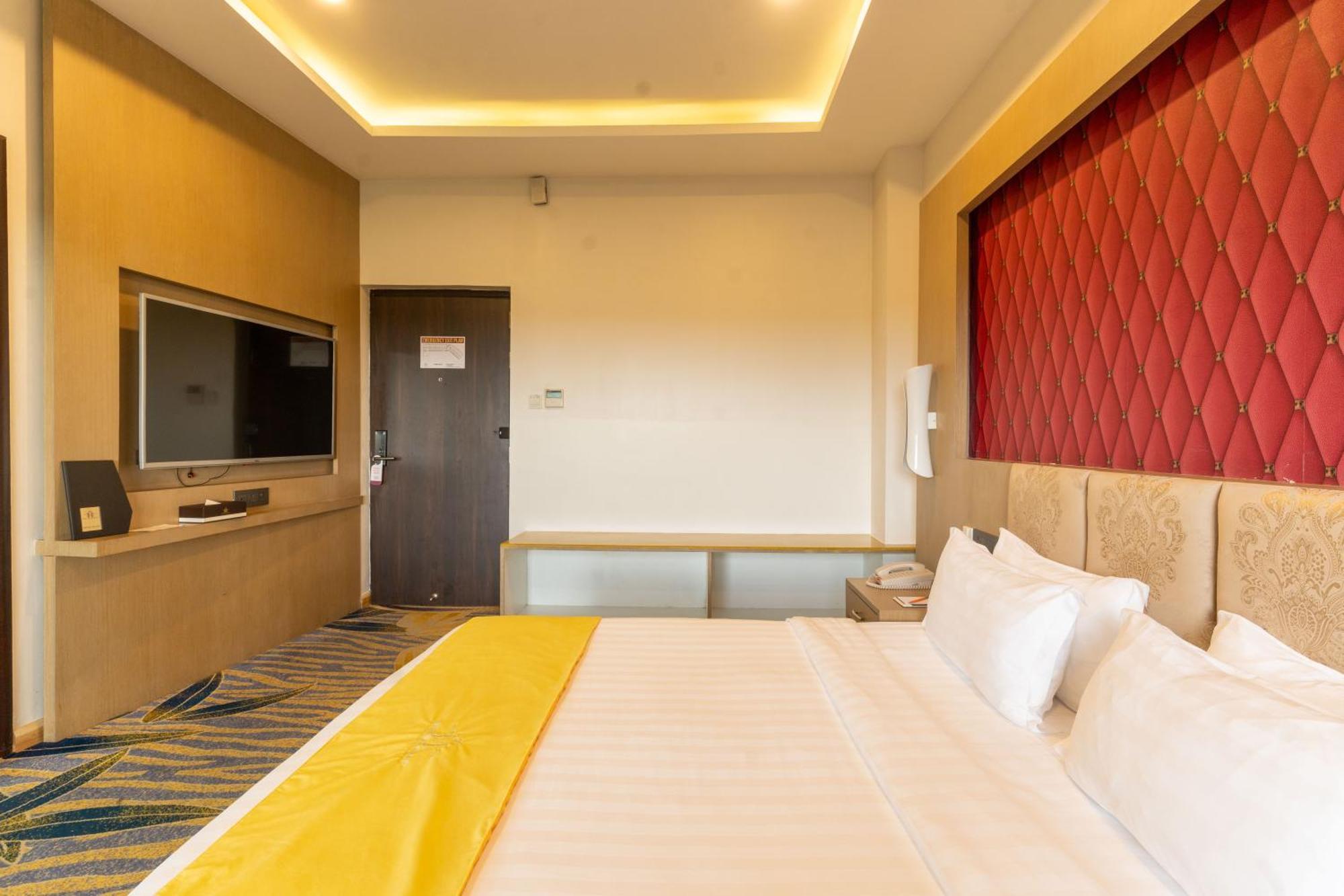 Hotel Mechi Crown Kakarvitta Luaran gambar