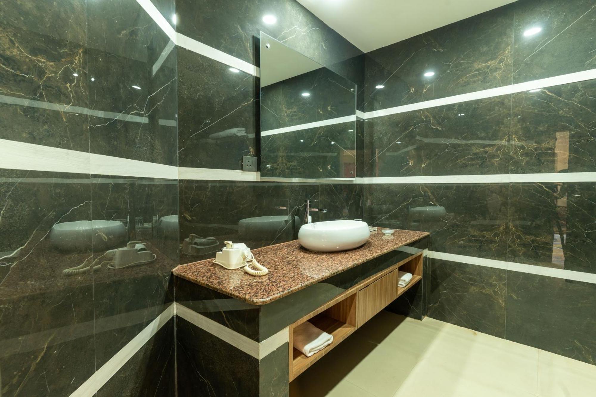 Hotel Mechi Crown Kakarvitta Luaran gambar