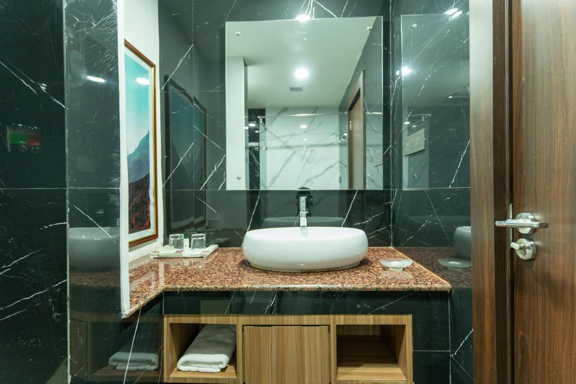 Hotel Mechi Crown Kakarvitta Luaran gambar